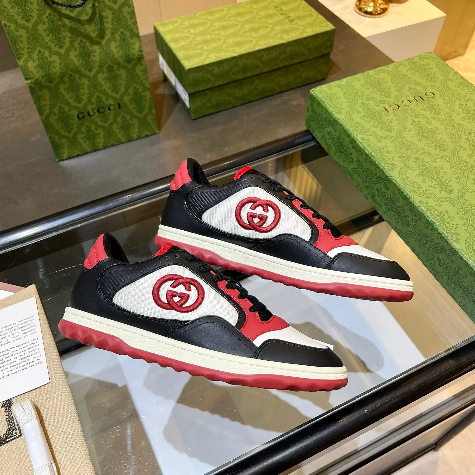 👟👟Ex-factory price 520👟👟 Top version, full styling effect, instant sales of the common practice of soft treading in the market, 💣💣💣Gucci2023 early spring Gucci G home latest hot style MAC80 sports shoes couple style casual retro distressed dirty shoes small dirty shoes small white shoes🌸🌸🌸 original purchase and development Production Gucci MAC80 new hot-selling series. The exquisite and compact interlocking double G logo romantically interprets the aesthetic concept of this series. Made of off-white leather, ▪️Material: original customized imported first-layer cowhide ▪️Inner lining: original customized imported breathable mesh ▪️Outsole: original molded two-color TPU outsole ▪️Sole thickness: 3CM ▪️Size: women's 35-40 / men's 39-45